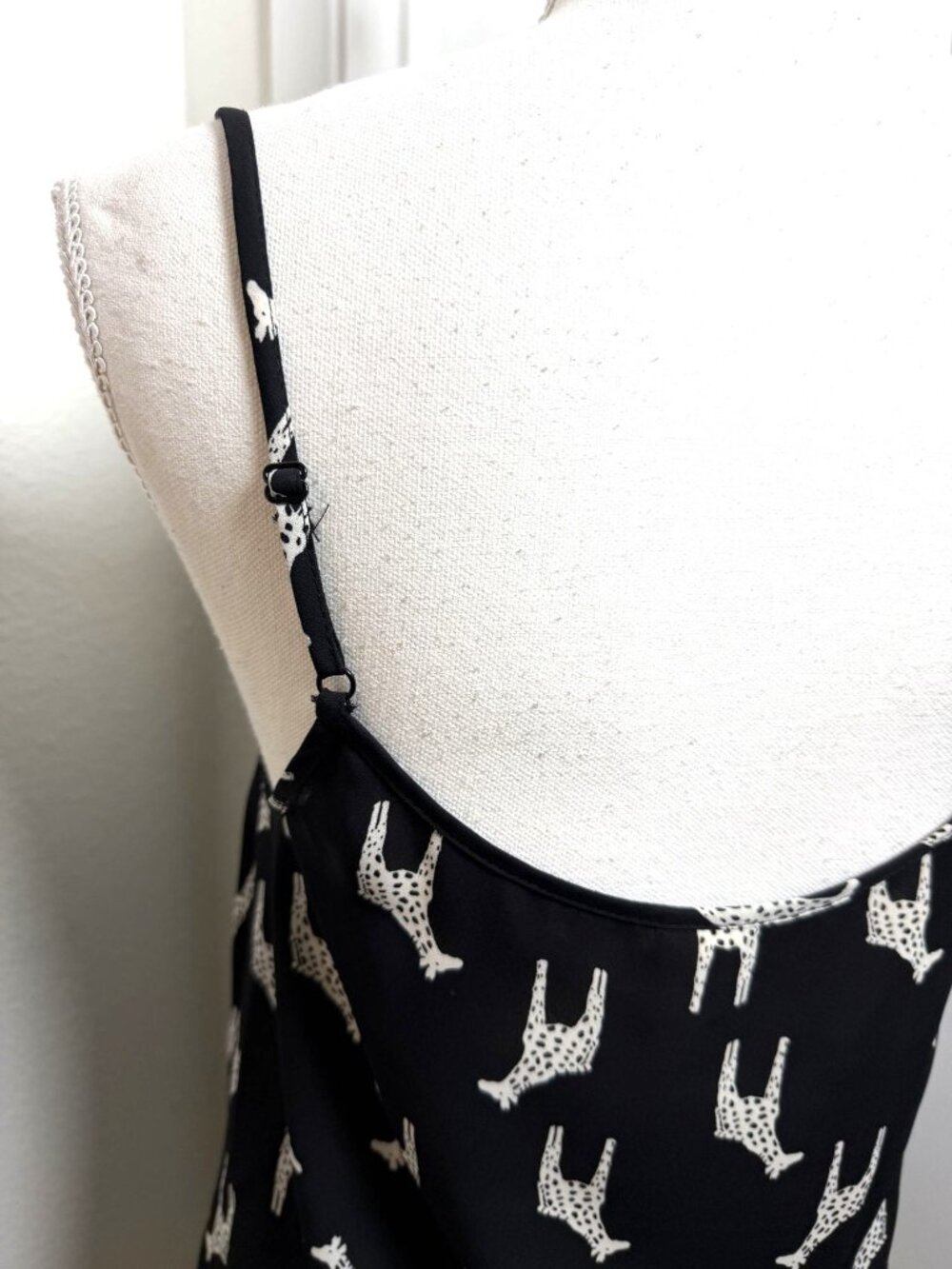 LA Hearts Black Giraffe Print Sheer Cami Size Medium Strappy Flowy Summer - Picture 5 of 12